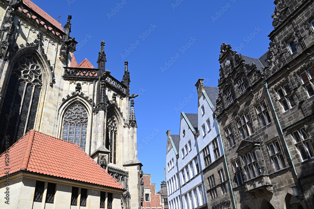 Obraz premium Kirche St Lamberti - römisch-katholische Kirche im Stadtkern von Münster in NRW, Deutschland 