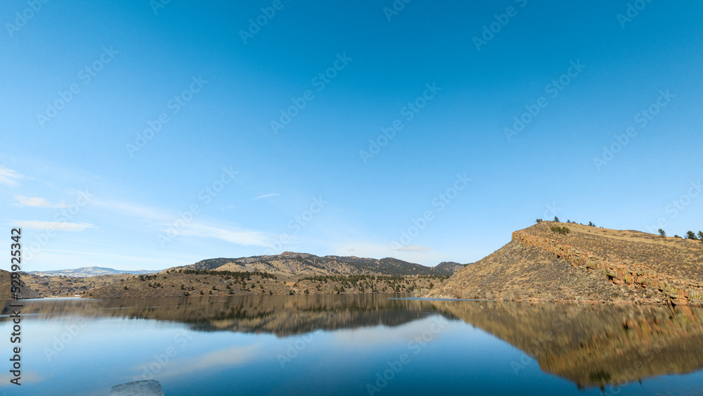 Obraz premium Colorado Mountains over the Lake