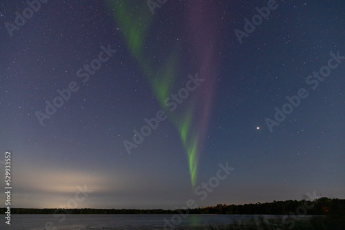 Εκτύπωση καμβά Northern Lights erupt over Minnesota lake in Strong Thermal Emission Velocity En