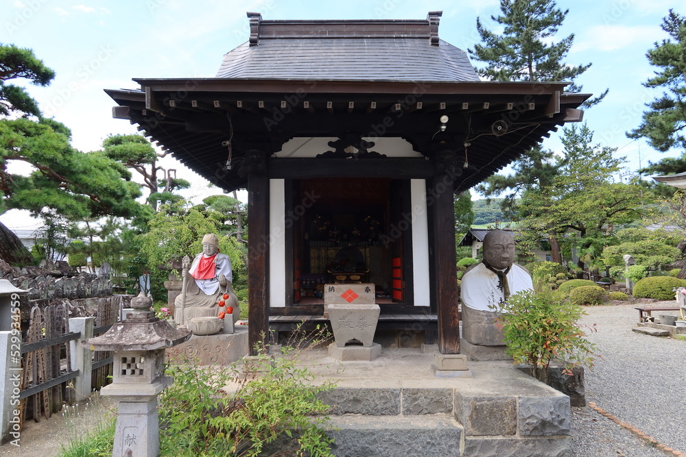 Japanese temples and shrines : stone statues of Jizo in the precincts of Koshu-zenkoji temple in Kofu City in Yamanashi Prefecture 日本の神社仏閣 : 山梨県甲府市の甲府(甲斐)善光寺境内にある地蔵達 Japanese temples and shrines : stone statues of Jizo in the precincts of Koshu-zenkoji temple in Kofu City in Yamanashi Prefecture 日本の神社仏閣 : 山梨県甲府市の甲府(甲斐)善光寺境内にある地蔵達