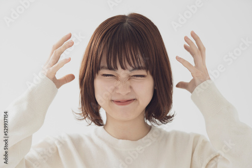 落ち込む女性 