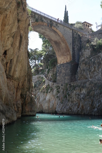 Furore - Scorcio del ponte dalla spiaggia del fiordo