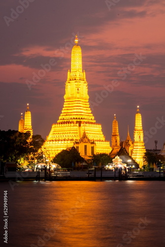 Wat arun temple in Bangkok Thailand at night. © Rattanachai