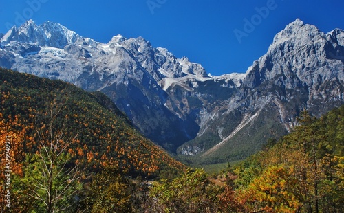 絶景の世界遺産 雲南省 玉龍雪山・藍月谷