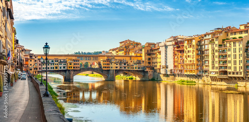 Fototapeta Panorama of beautiful medieval bridge Ponte Vecchio over Arno River, Florence, Italy