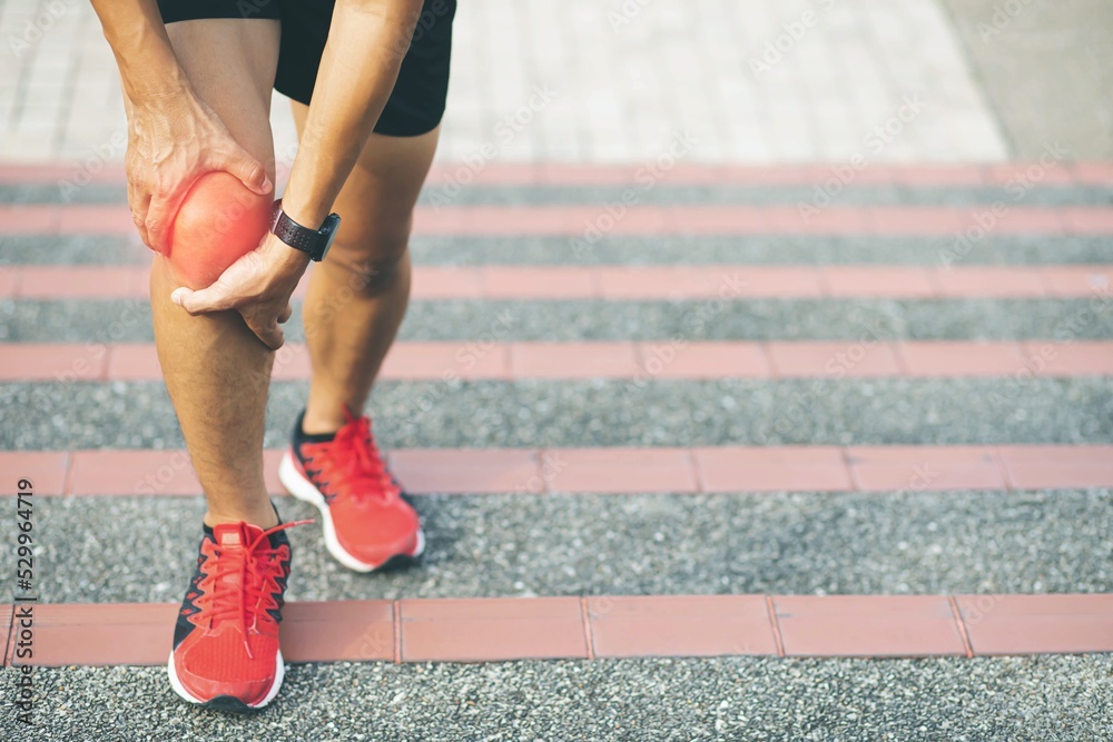 Knee pain, a common problem in athletes. Injuries while climbing stairs
