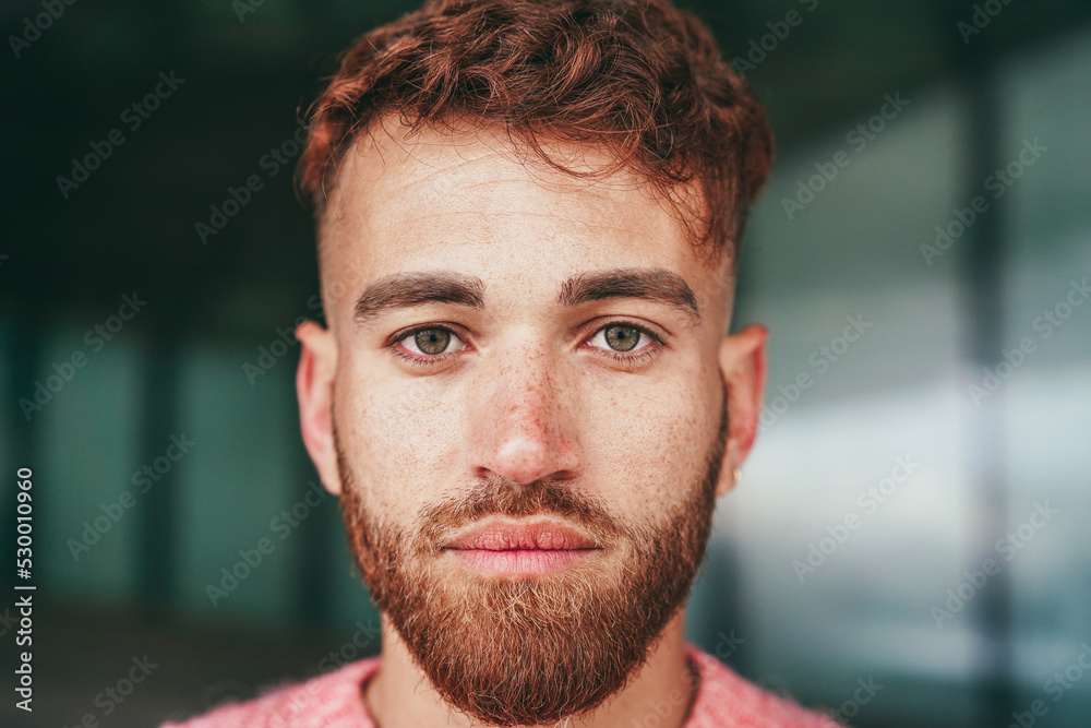 Young happy man looking at camera outdoor - Focus on face - obrazy, fototapety, plakaty 