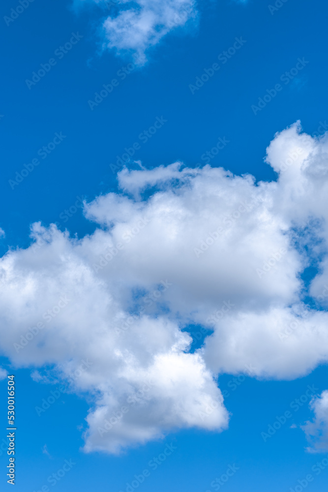 Obraz premium White clouds in the blue sky.