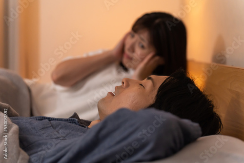 Tableau sur toile いびきで寝れない女性