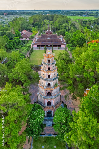 Foto The Thien Mu Pagoda is one of the ancient pagoda in Hue city
