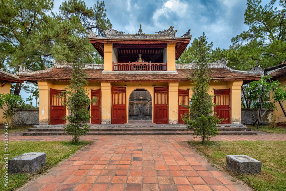 The Thien Mu Pagoda is one of the ancient pagoda in Hue city.It is located on the banks of the Perfume River in Vietnam's historic city of Hue. Thien Mu Pagoda can be reached either by car or by boat