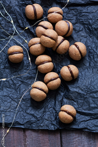 Obraz na płótnie Lady's kisses, traditional Italian nut cookies with coffee and chocolate filling. w salonie
