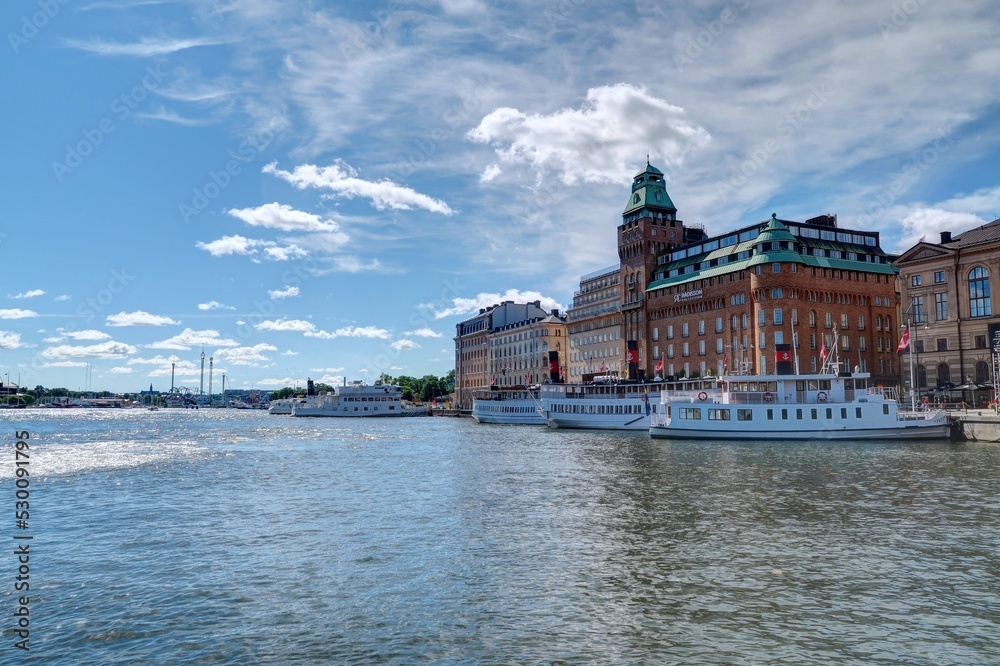 Fototapeta premium navigation dans le port de Stockholm en Suède