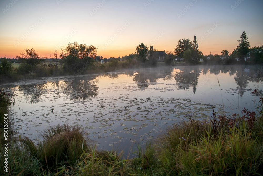 Obraz premium sunrise on a pond