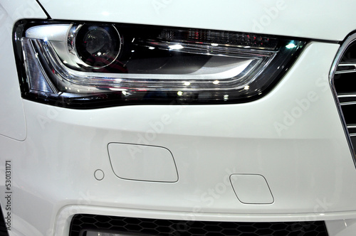 Detalhes de vários tipos de equipamento de luz do carro, o farol dianteiro.  © Ronaldo TRS