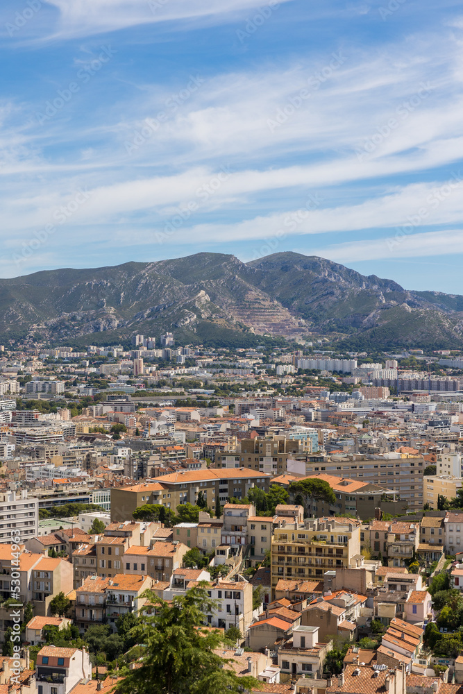 Vue sur les quartiers nord de Marseille depuis la Basilique Notre-Dame de la Garde