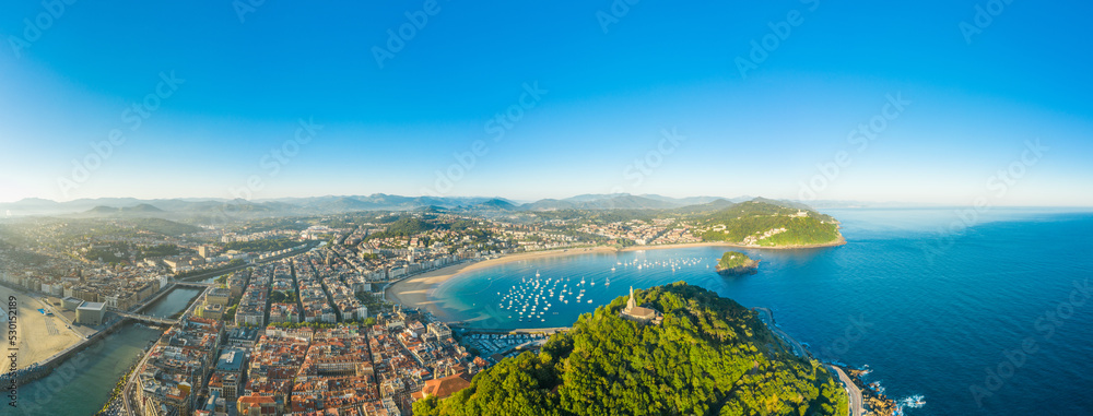 Fototapeta premium Fantastic aerial perspective of Donostia - San Sebastian city. View of the statue of