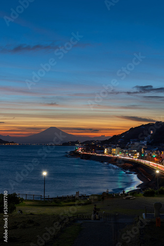 湘南海岸 稲村ケ崎から富士山の景色