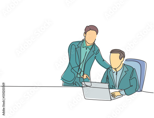 Single continuous line drawing of young manager discussing work plan with his subordinate while staring laptop monitor. Business discussion concept. One line draw design graphic vector illustration