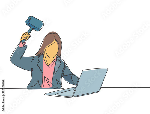Single continuous line drawing of young rage businesswoman ready to smack her laptop using big hammer at the office. Business risk concept one line draw design vector graphic illustration
