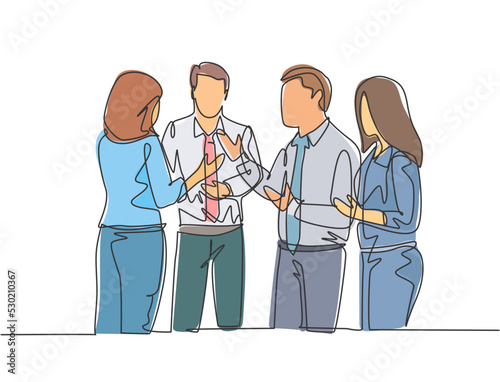 One single line drawing of project manager explain company business process to young male and female apprentices at office. Business internship concept continuous line draw design vector illustration