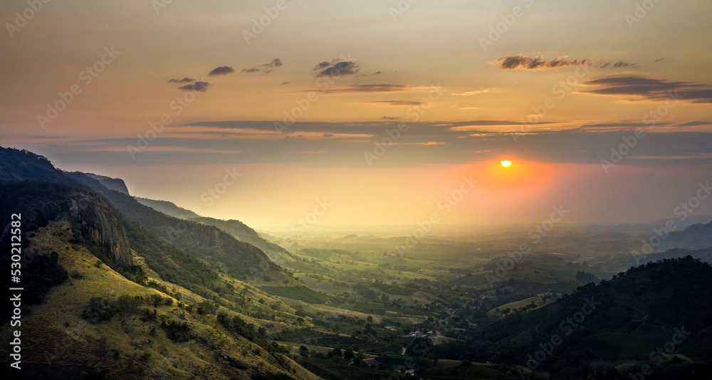 Obraz premium sunset in the mountains