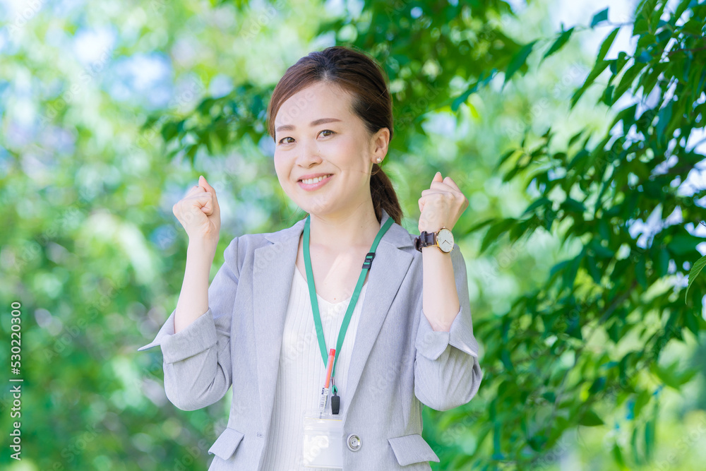 応援するビジネスウーマン 