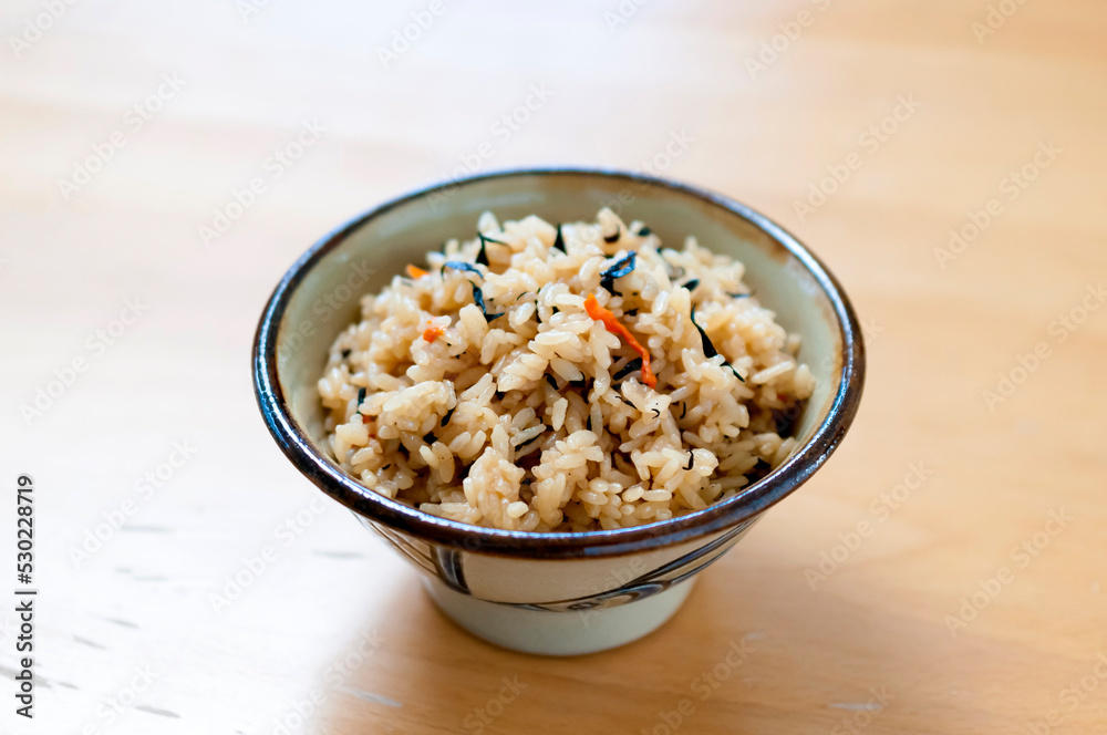 クファジューシー (沖縄風炊き込みご飯) クファジューシー (沖縄風炊き込みご飯)