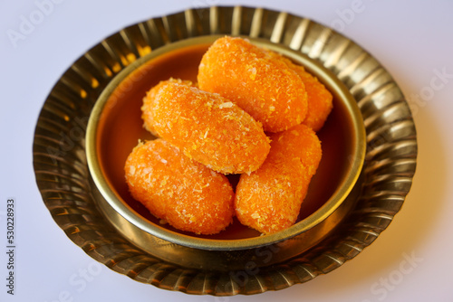 Bilde på lerret Diwali sweets Mango chum chum barfi petha Laddu peda Indian sweet festival dish