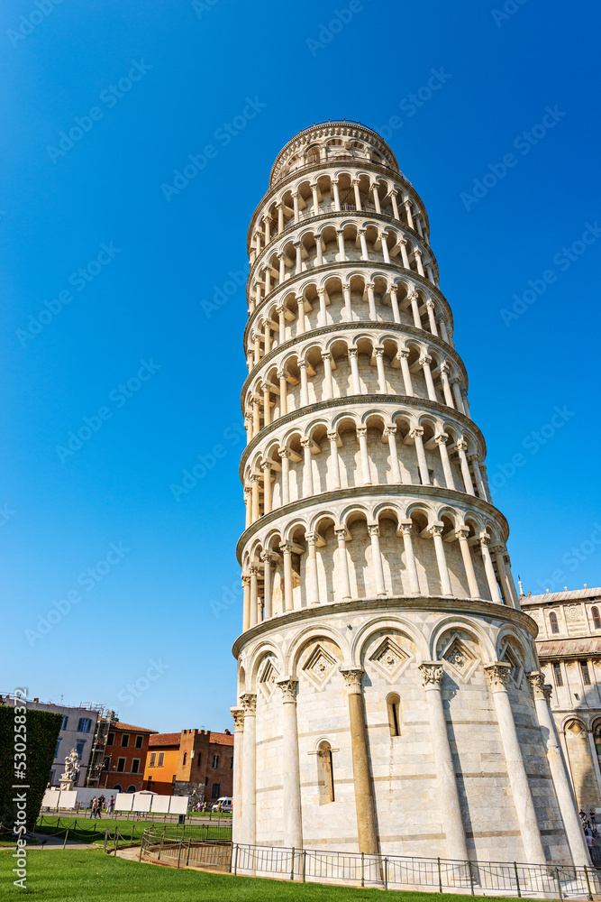 The Leaning Tower of Pisa and the Cathedral (Duomo di Santa Maria Assunta), Piazza dei Miracoli (Square of Miracles). Tuscany, Italy, Europe. 