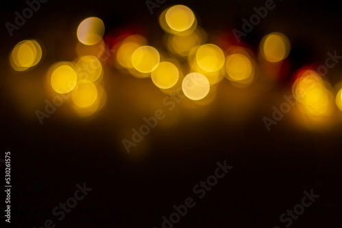 暗い中で光る丸ボケの背景