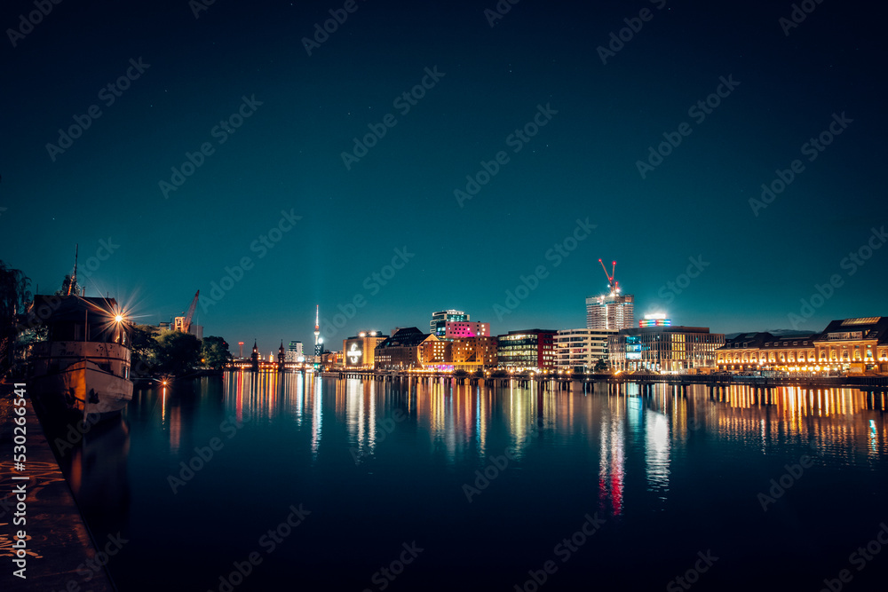 Naklejka premium city at night