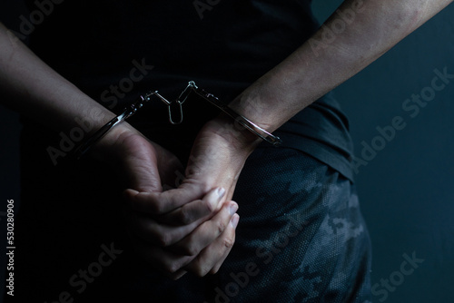 Tableau sur toile prisoner concept, Handcuffed hands of a prisoner in prison, Male prisoners were