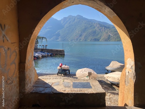 Arco sul lago