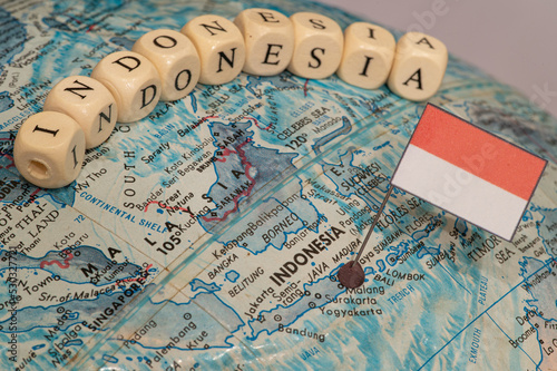 インドネシアの地図と国旗