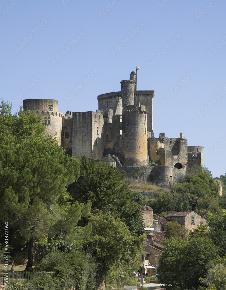 Château fort de Bonaguil dans le Lot et Garonne en France