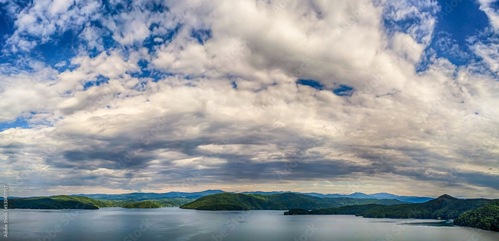 beautiful scenic views at lake jocassee south carolina