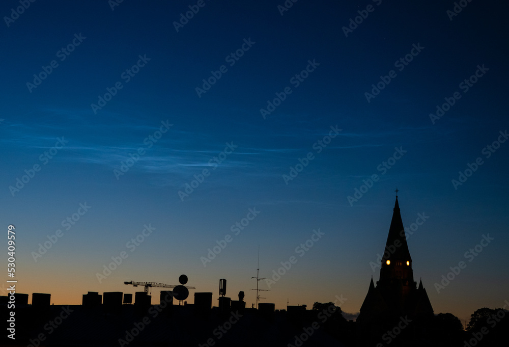 Obraz premium noctilucent clouds over stockholm city skyline