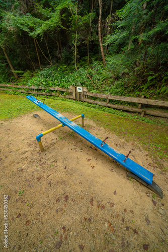 公園に置かれたシーソー