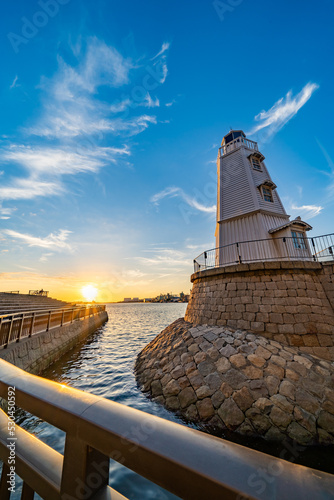 夕日に照らされる旧堺燈台 photo