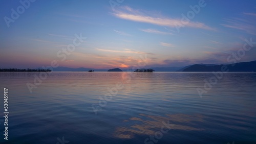 日没直後の琵琶湖のパノラマ夕焼け情景＠滋賀 © Scott Mirror