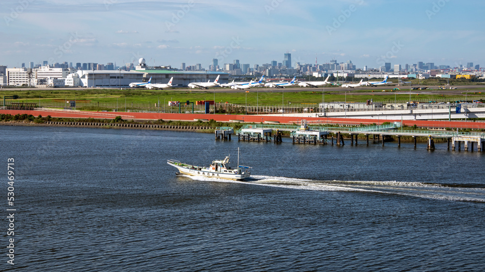 Obraz premium 空港と河川