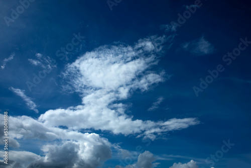 Fototapeta Naklejka Na Ścianę i Meble -  Błękitne niebo z białymi chmurkami , blue sky