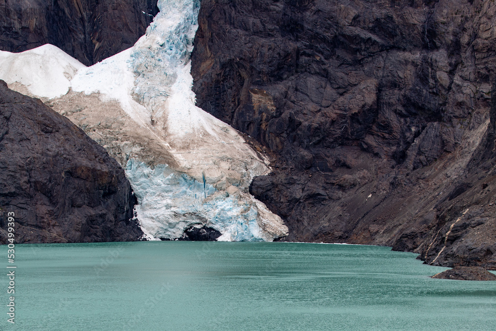 Glaciar los perros y su tranquila laguna Parque Nacional Torres del