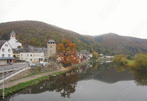 The village of Dausenau and the river Lahn