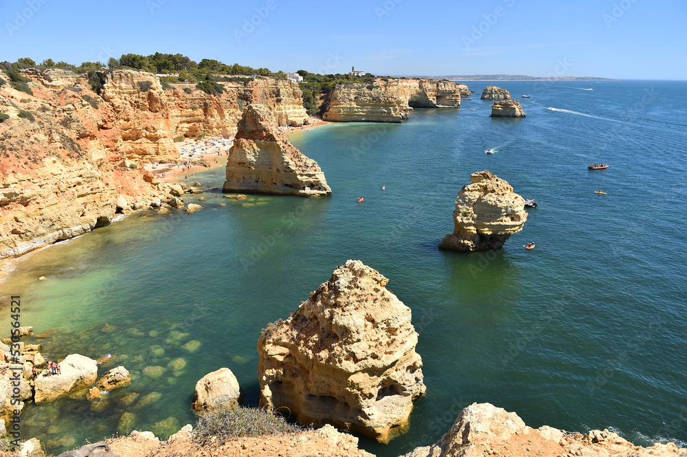 una preciosa playa del algarve en portugal una preciosa playa del algarve en portugal