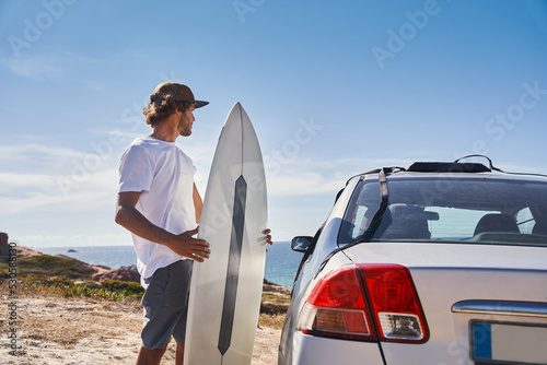 Photography Surfer man getting ready for surfing vacation and holding his surf at the beach
