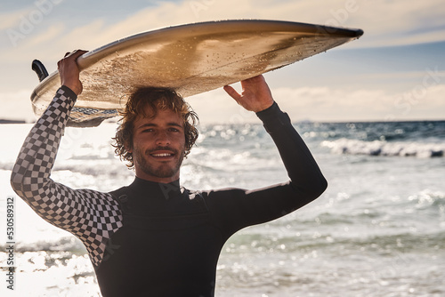 Canvas Print Guy having fun while doing extreme sport training on the sea