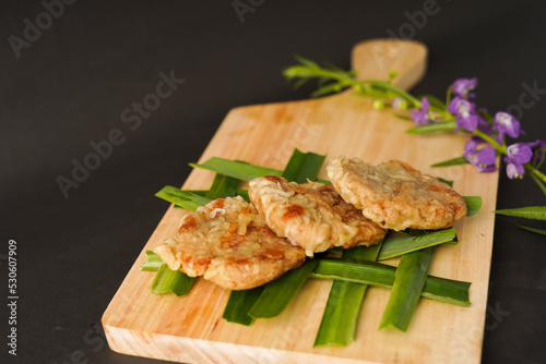 Tarajju is a snack made from sweet potato as the main ingredient. Cassava can also be with sweet potatoes mixed with brown sugar, which is then fried. This snack is very popular with Indonesians.