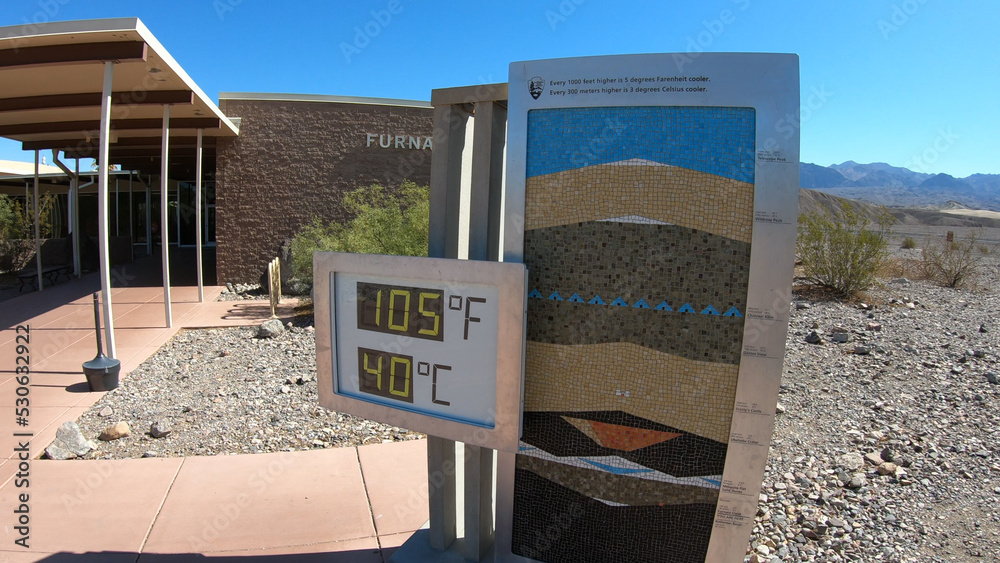 Foto de Furnace Creek, California, USA, June 26, 2022 Dual Fahrenheit